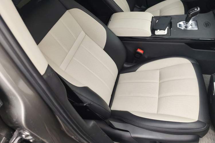 Used Land Rover Range Rover Evoque 2021 Range Rover Velar L 249PS R-Dynamic First Edition
