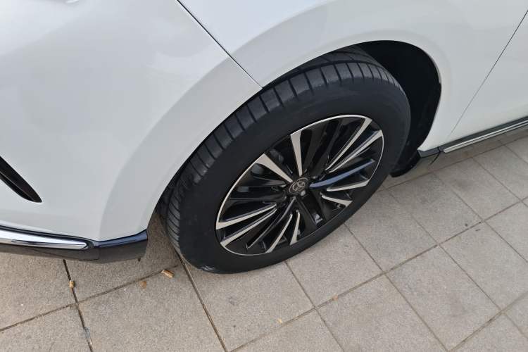 Used Toyota Venza 2023 2.0L CVT Two-Wheel Drive Prestige Version
