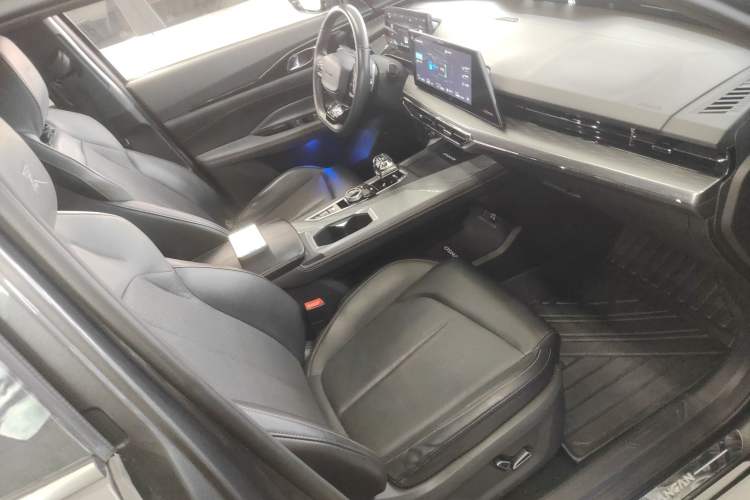 Used Oshan Z6 New Energy 2023 ZhiDian iDD 150KM Flagship PLUS Smart Parking Edition
