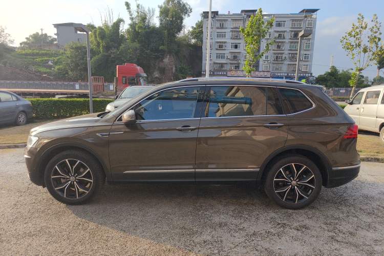 Used Volkswagen Tiguan L 2019 Revised 330TSI Automatic Two-Wheel Drive Smart & Luxury Edition China VI Standard