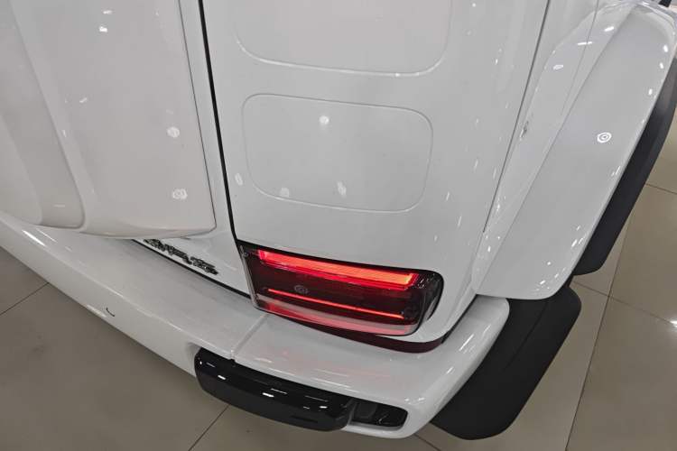 Used  V23 2025 401 Two-Wheel Drive Advanced Edition
