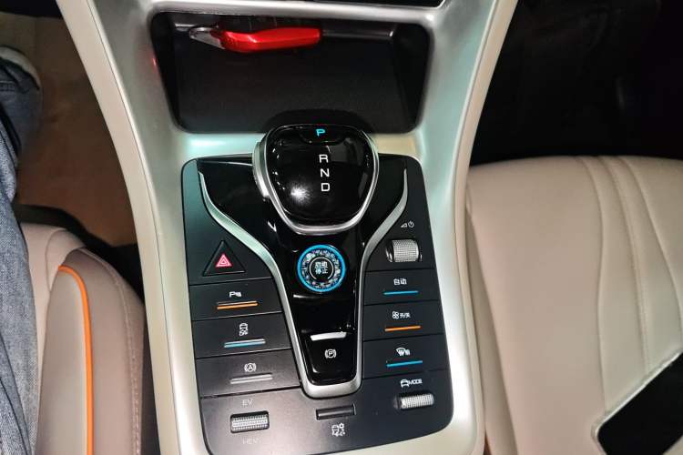 Used BYD Song Pro New Energy 2024 HONOR Edition DM-i 71KM Navigation Model
