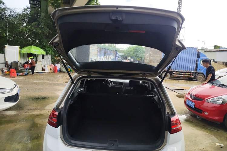 Used Volkswagen Golf 2016 230TSI Automatic Comfort Version
