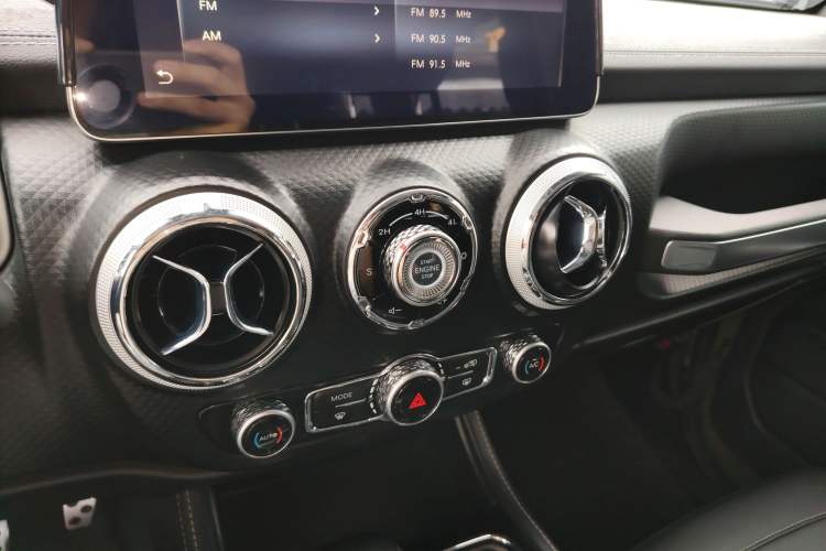 Used Beijing Auto BJ40 2019 2.3T Automatic Four-Wheel Drive Shengshi Huazhang Edition China VI Emission Standard
