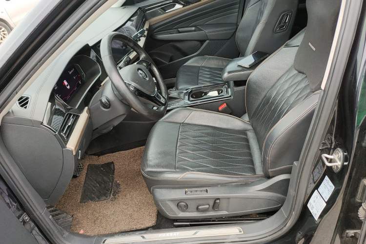 Used Volkswagen Passat 2019 330TSI Luxury Edition China VI Standard