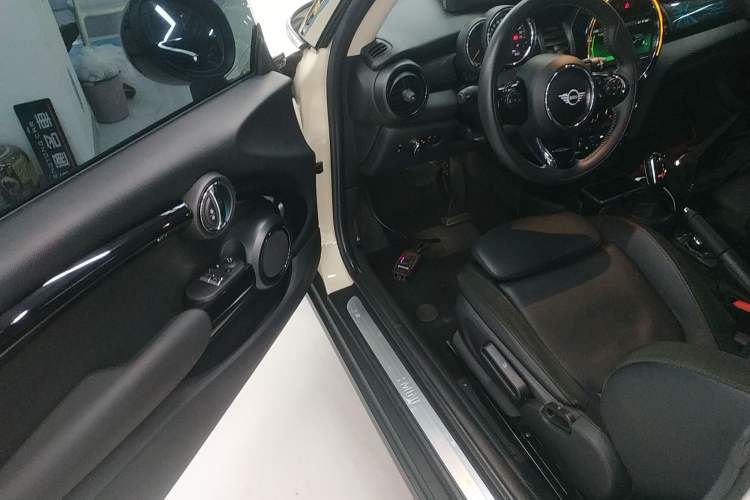 Used  MINI 2018 1.5T COOPER Artist
