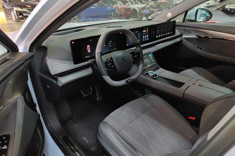 Used VOYAH PASSION 2023 Four-Wheel Drive Long-Range Version
