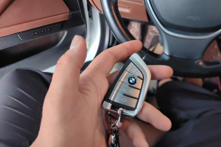 Used BMW 5 Series 2014 535Li Leading Model
