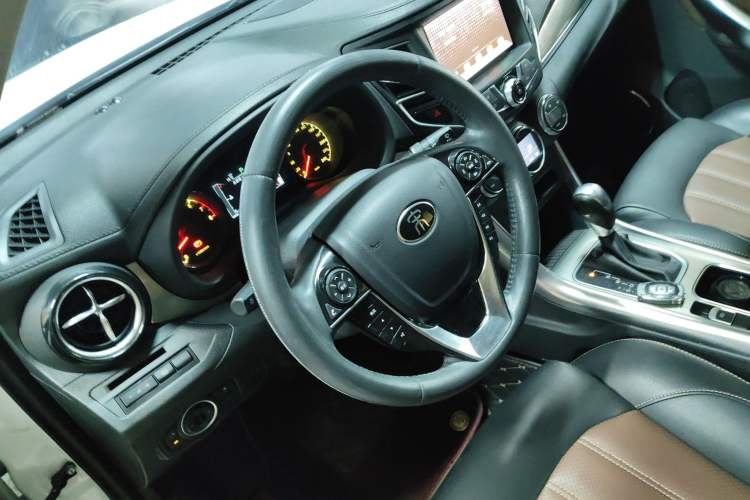 Used BYD Song 2016 GaiShi Edition 1.5TID Automatic Elite Model
