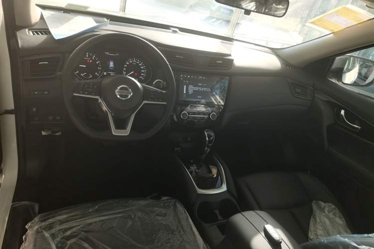 Used Nissan X-Trail 2023 Classic 2.0L Two-Wheel Drive Smart Connect Premium Edition
