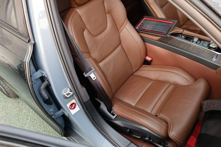 Used Volvo V90 2022 Cross Country B5 AWD Prestige Edition
