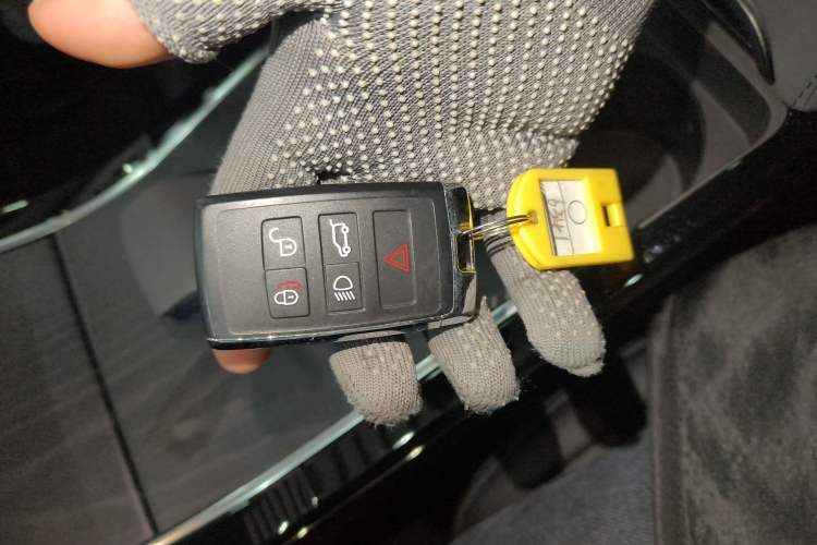 Used Land Rover Range Rover Evoque 2024 Aurora L 249 PS Prestige Light-Chasing Edition
