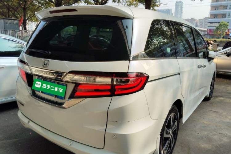 Used Honda Odyssey 2015 Revised 2.4L Luxury Edition