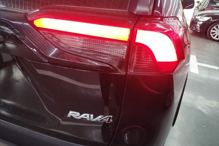 Used Toyota RAV4 2020 2.0L CVT Two-Wheel Drive Fashion Edition
