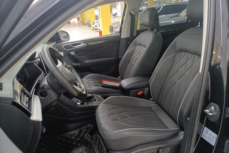 Used Volkswagen Tiguan L 2022 330TSI Automatic Two-Wheel Drive R-Line Enhanced Edition
