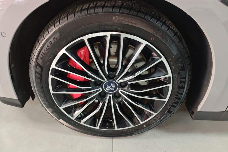 Used BYD Han 2025 EV with 701 km of Laser Radar-Enabled Intelligent Driving
