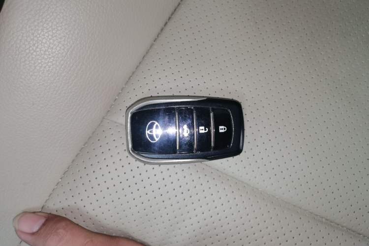 Used Toyota RAV4 2015 2.0L CVT Two-Wheel Drive Fashion Edition