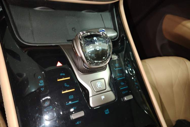 Used Denza D9 2022 DM-i 970 Four-Wheel Drive Prestige Model