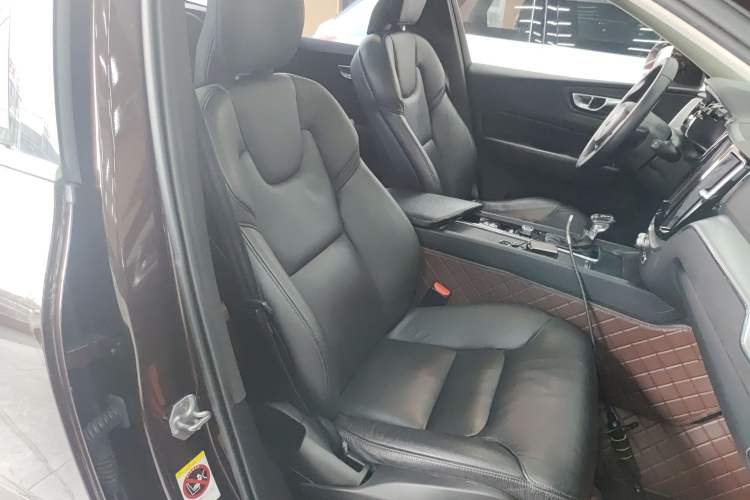 Used Volvo XC60 2019 T5 4x4 Smart Edition China VI Standard