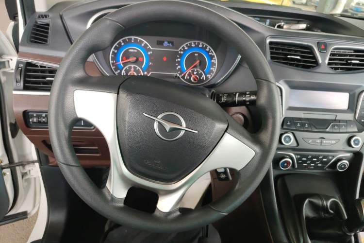 Used Haima V70 2016 2.0L Manual - Comfort Edition 5 Seats
