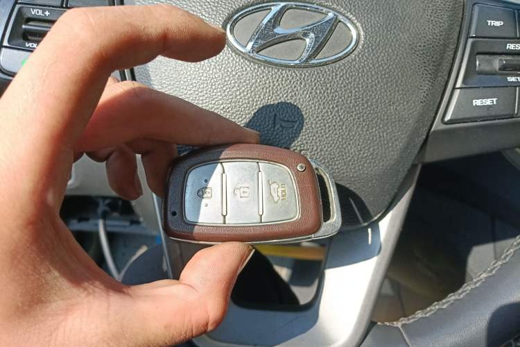 Used Hyundai ix25 2015 1.6L Automatic Two-Wheel-Drive Deluxe DLX Model