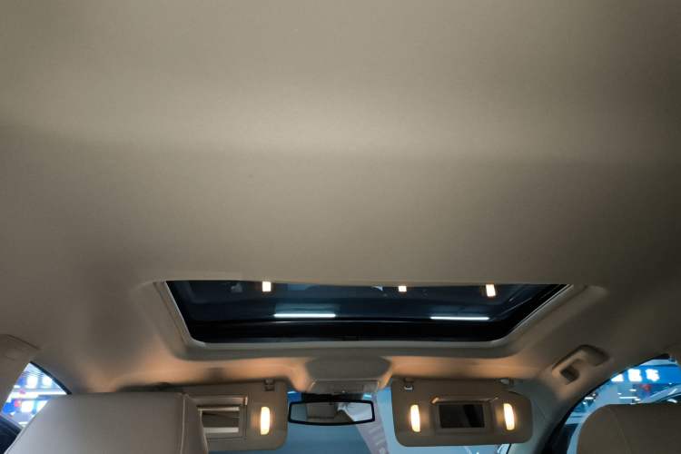 Used Buick GL8 2023 Facelifted Land Cruiser Executive Luxury Version
