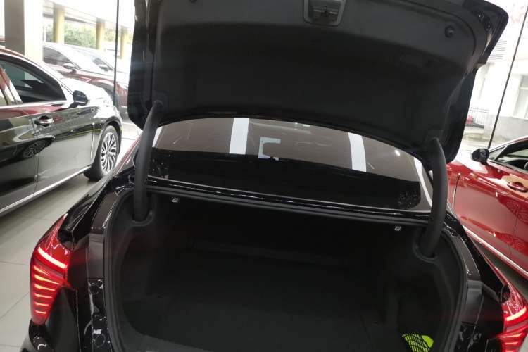 Used Hongqi H5 2023 2.0T Automatic Smart Connect Flagship Edition
