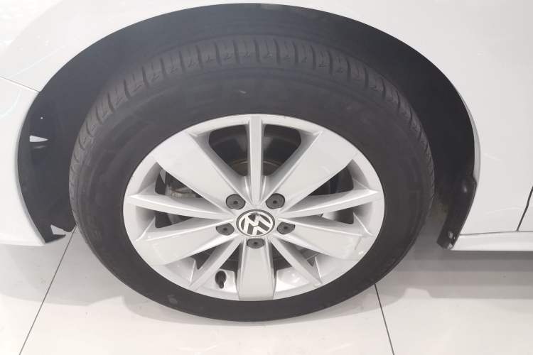 Used Volkswagen Sagitar 2015 1.6L Automatic Fashion Model
