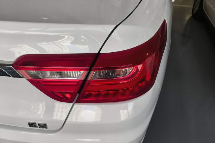 Used Geely Auto Vision 2019 Upgraded Model 1.5L Manual Luxury Version China VI Standard
