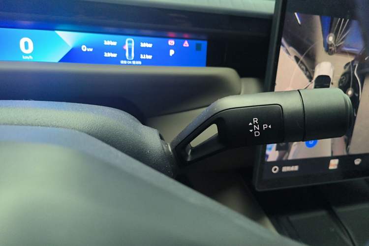 Used Lynk & Co Z10 2025 71 kWh 602 km Range Rear-Wheel Drive Pro
