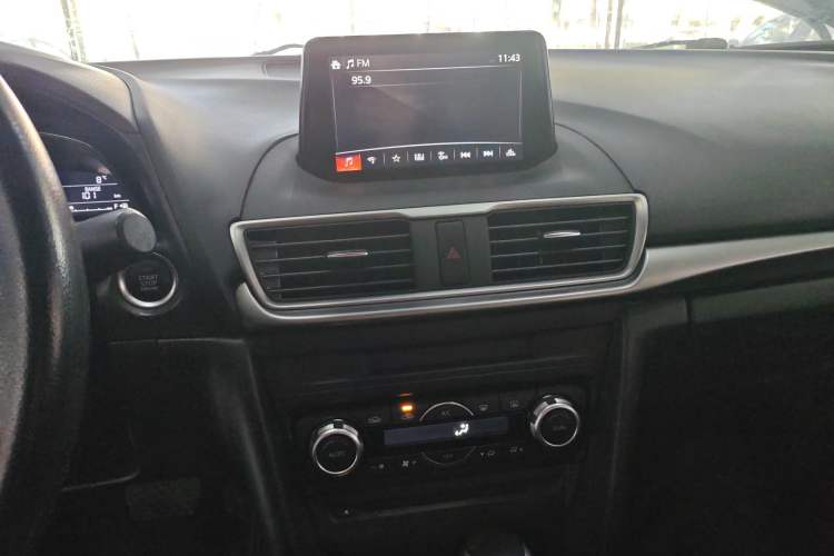 Used Mazda Mazda 3 Axela 2017 Sedan 1.5L Automatic Luxury Model Emission Standard China V
