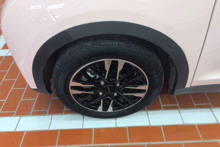 Used Chery Little Ant 2022 Sweet Pink Edition Half-Sugar Version Lithium Iron Phosphate 29.2 kWh 30 kW 301 km