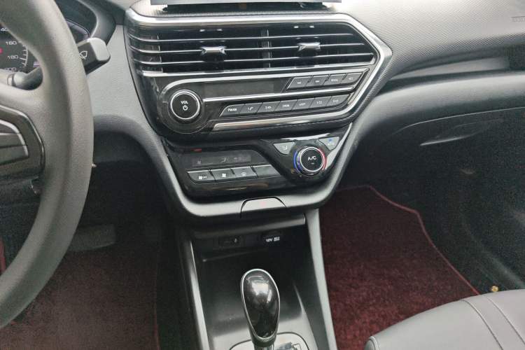 Used Changan Alsvin 2019 1.5L DCT Comfort Model China VI Standard
