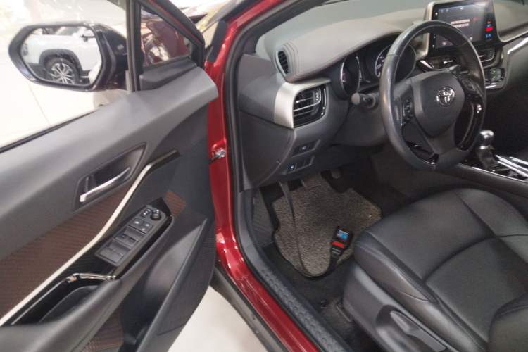 Used Toyota IZOA 2018 2.0L Yixuan Version China V Standard
