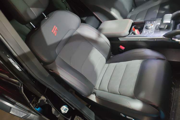 Used JETOUR Traveler 2023 2.0T All-Wheel Drive CrossPRO+