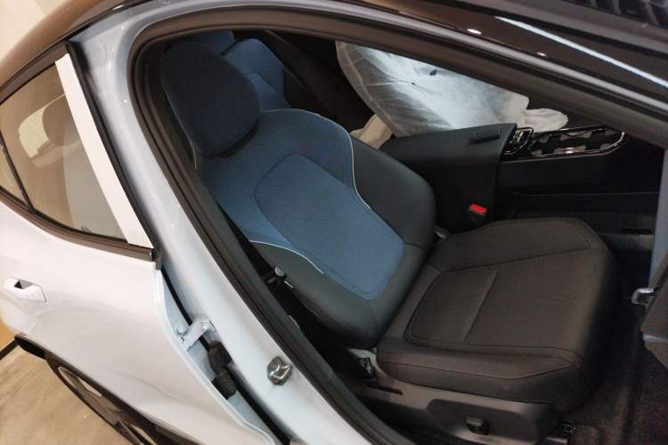 Used Volvo EX30 2025 Rear-Drive Long-Range Version Ultra
