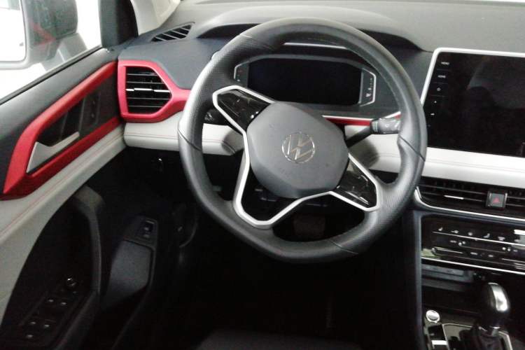 Used Volkswagen Tharu 2023 300TSI Two-Wheel-Drive Moon Luxury Edition
