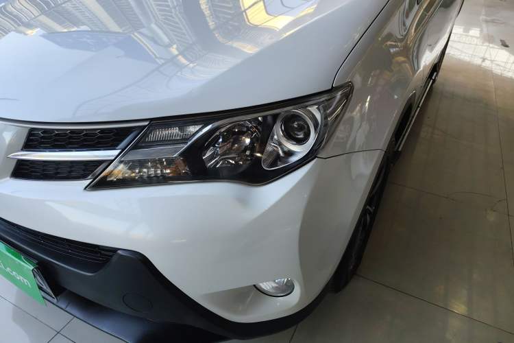 Used Toyota RAV4 2015 2.0L CVT Two-Wheel Drive Fashion Edition