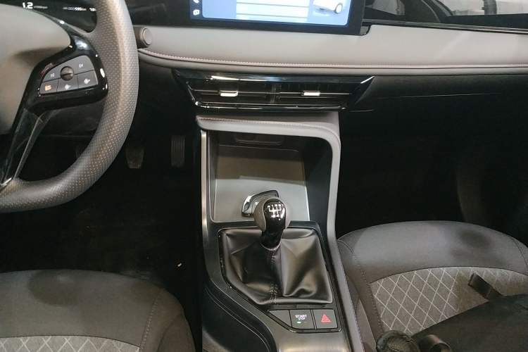 Used Roewe i5 2023 1.5L Manual Comfort Edition
