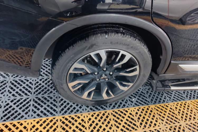 Used Mitsubishi Outlander 2019 2.4L 4x4 Zhi Xiang Edition 5 Seats China VI Standard
