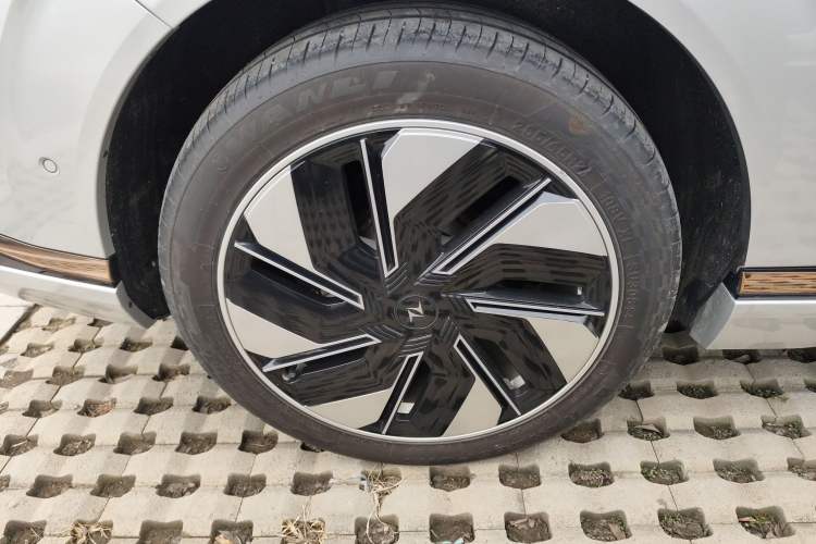 Used  eπ008 2024 210Max Range-Extended Version 6 Seats