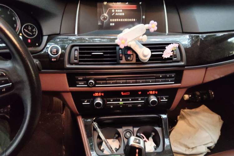 Used BMW 5 Series 2014 525Li Leading Model
