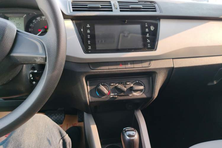 Used Skoda Fabia 2016 1.4L Automatic Car Enjoy Edition
