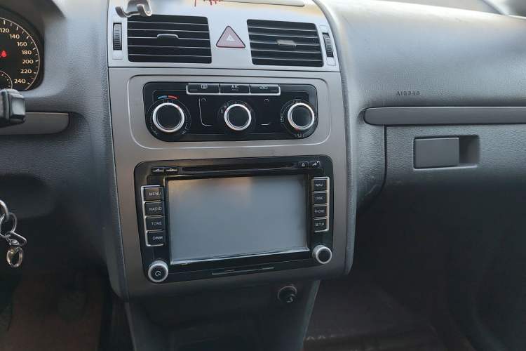 Used Volkswagen Touran 2013 1.4T Manual Fashion Edition 5 Seats
