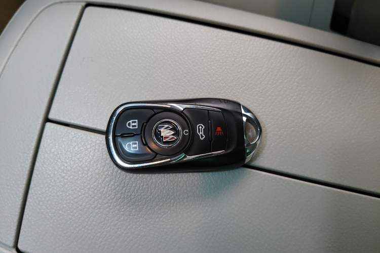 Used Buick GL8 2021 Land Cruiser Executive Class 652T Luxury Model
