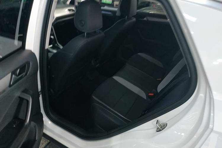 Used Volkswagen T-ROC 2018 230TSI DSG Two-Wheel Drive Advanced Version China V Standard
