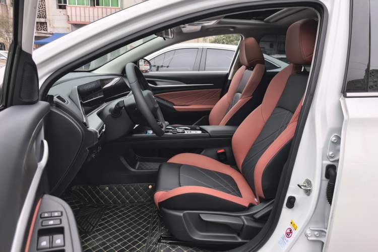 Used Changan Eado 2024 PLUS Blue Whale NE 1.4T GDI DCT High-Energy Edition
