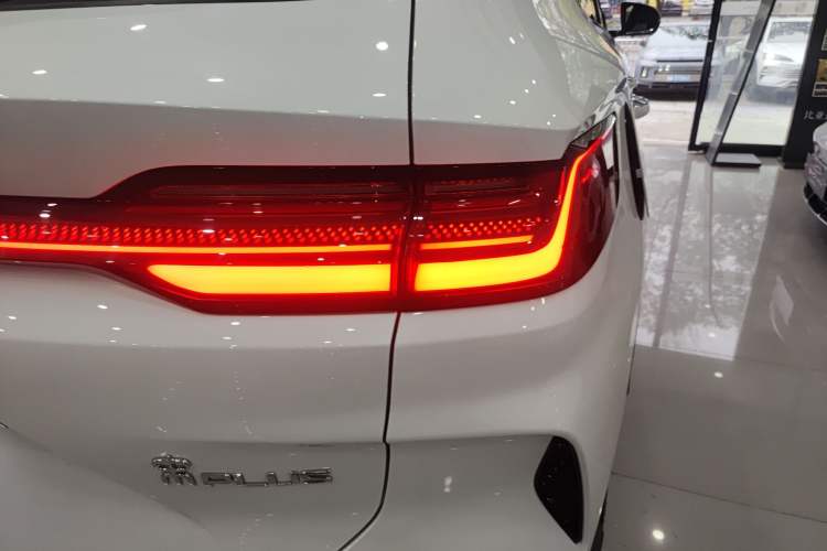 Used BYD Song PLUS New Energy 2023 Champion Edition DM-i 110KM Flagship Model
