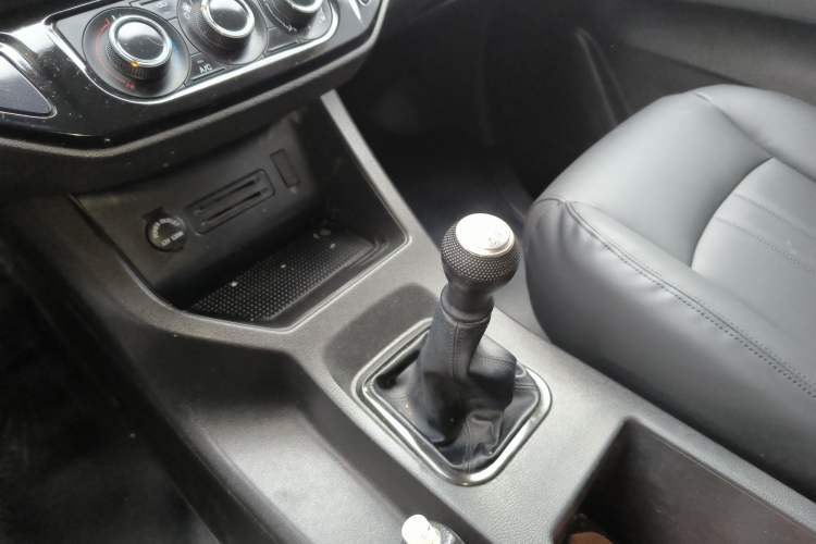 Used FORTHING Lingzhi 2023 M5L 1.6L Base Model 7 Seats