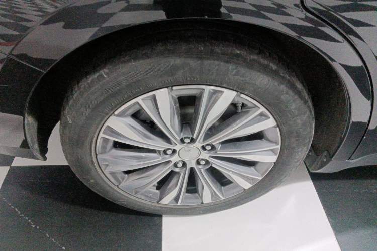 Used Hongqi E-QM5 2022 431 km Charge & Enjoy Edition
